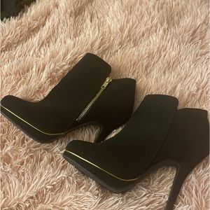 Andiamo Agallo Suede Microfiber Black and Gold Booties
